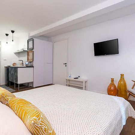Stylish Studio Apartment By Irundo Rovinj Exteriör bild