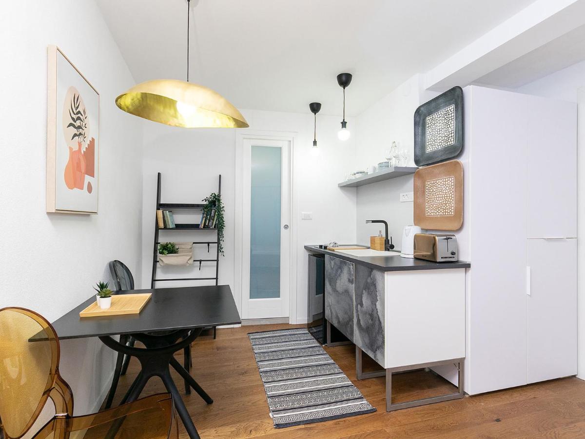 Stylish Studio Apartment By Irundo Rovinj Exteriör bild